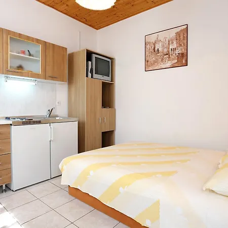 Studio 4393a Apartment